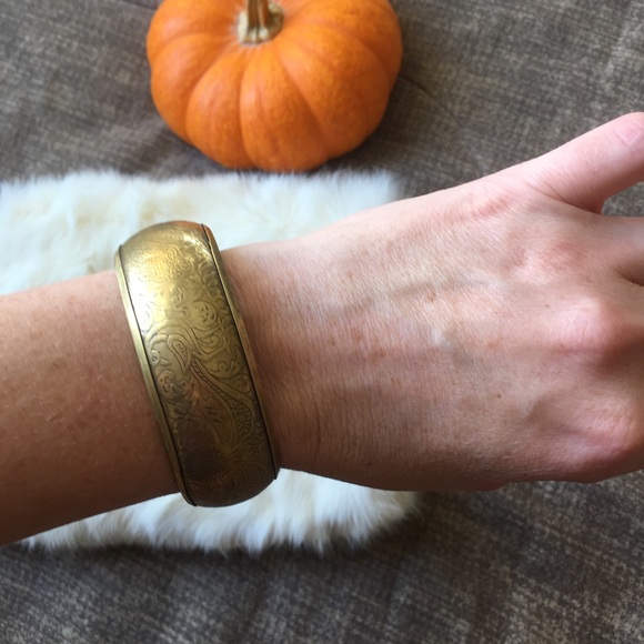 Vintage Jewelry - Brass peacock & paisley chunky bangle vintage